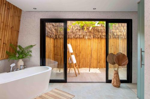 Anantara World Islands Dubai Resort - Guest Amenities and Facilities