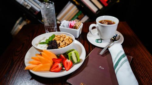 Aura Hotel Times Square Newly Renovated - Amenities and Features