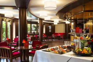 Barrière Hotel Le Royal La Baule - Dining and Entertainment