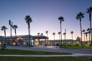 Best Western Kettleman City Inn & Suites - Room Types and Features