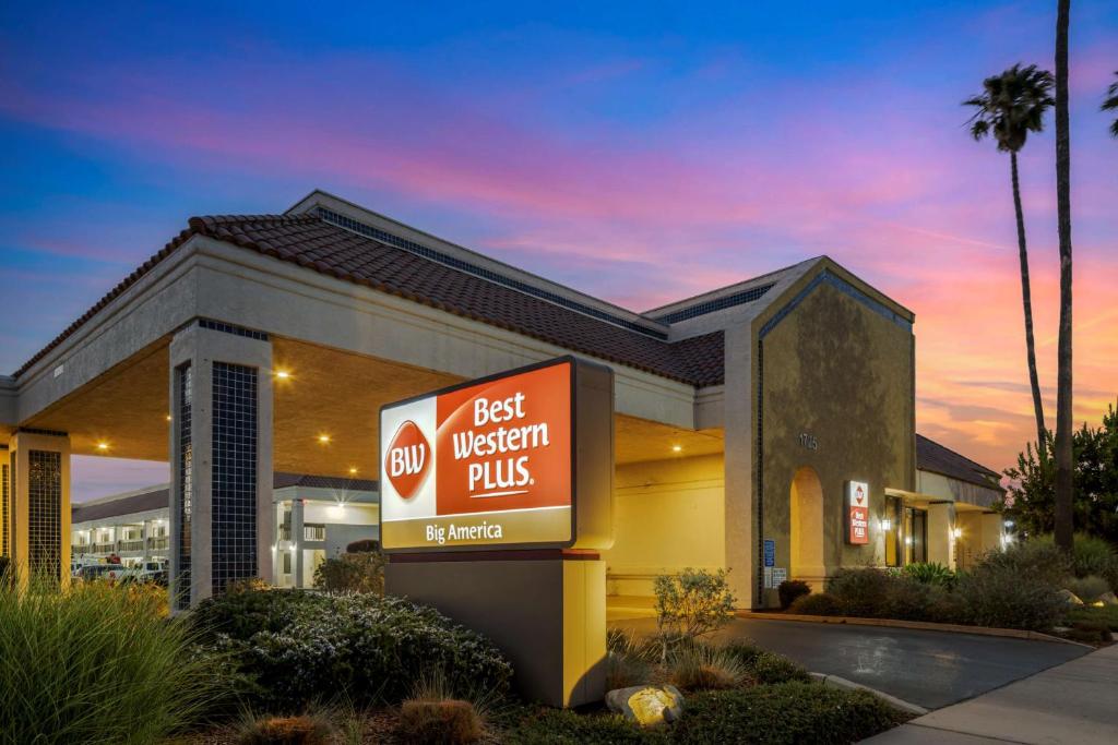 Best Western Plus Big America - Accommodations