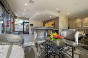 Best Western Plus Carriage Inn - Room Types Available