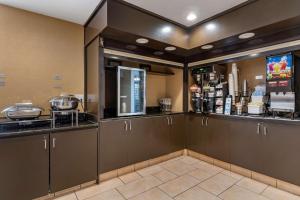 Best Western Plus Garden Court Inn - Hotel Facilities