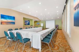 Best Western Plus Heritage Inn - Location and Surrounding Area