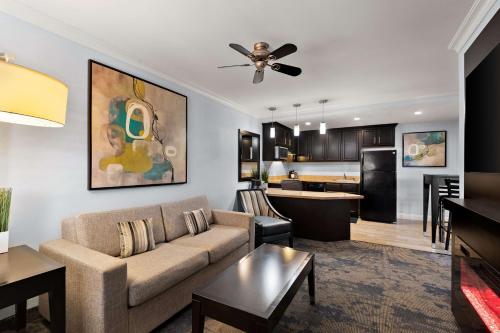 Best Western Plus Manhattan Beach Hotel - Guest Experiences