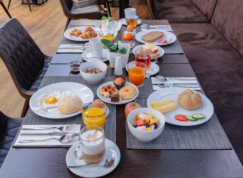 Best Western Plus Plaza Den Haag City Center - Amenities and Services