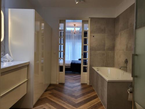 Boutique Hotel Huys Van Leyden - Facilities and Amenities