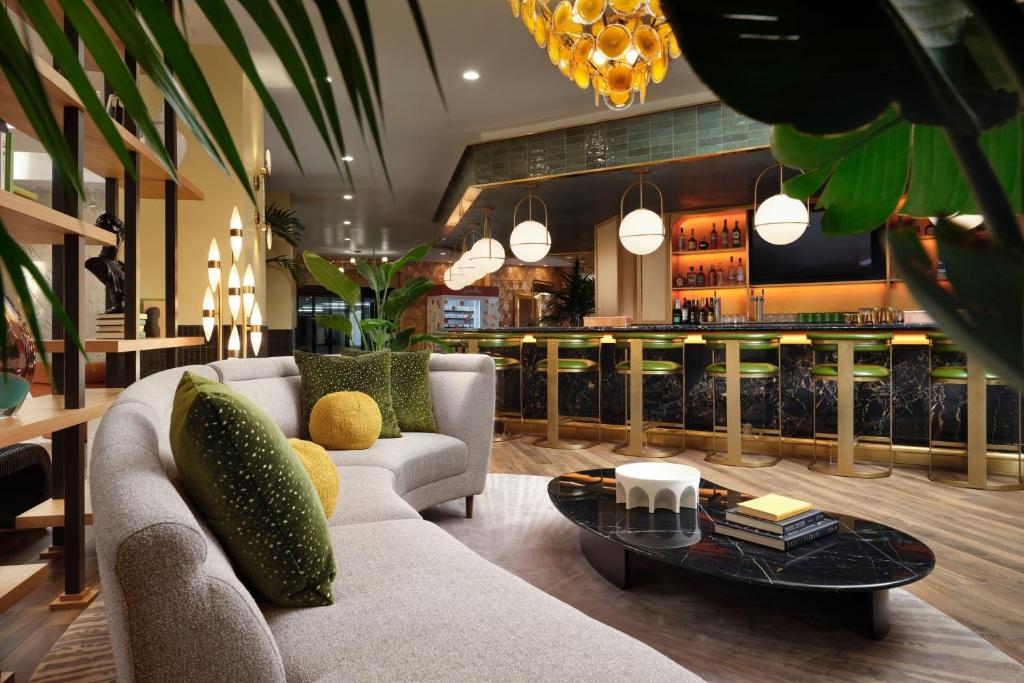 Burton House, Beverly Hills, A Tribute Portfolio Hotel Review