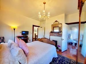 Captains Inn at Moss Landing - Comprehensive Amenities and Facilities