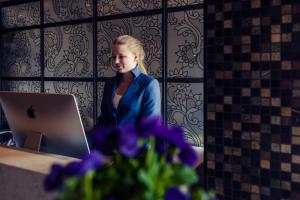 Carlton Square Hotel - Facilities and Services