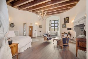 Château De Saint Vidal - Dining and Breakfast Options