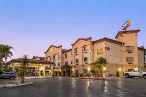 Comfort Suites - Premium Amenities