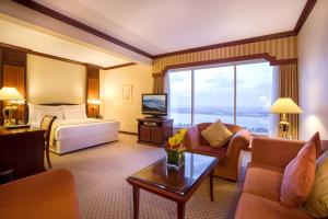 Corniche Hotel Abu Dhabi - Dining and Culinary Experiences