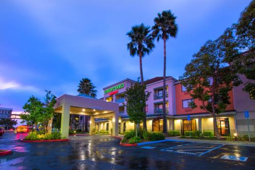 Courtyard by Marriott Oakland Airport - Dining and Culinary Experiences