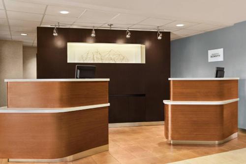 Courtyard by Marriott Roseville - Room Features