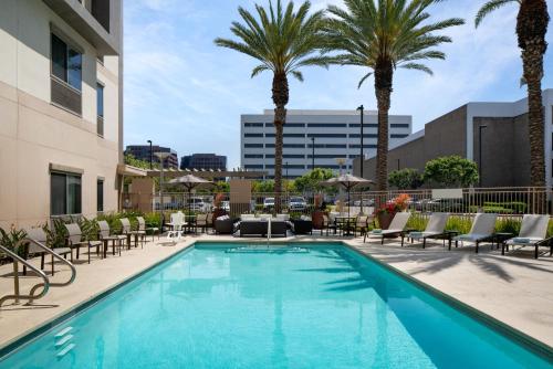 Courtyard by Marriott Santa Ana Orange County - Room Features and Accessibility