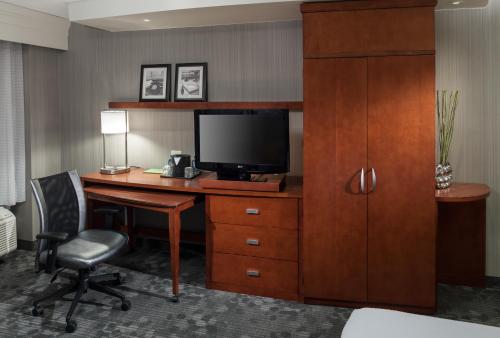Courtyard by Marriott Santa Clarita Valencia Review