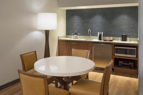 Courtyard Palo Alto Los Altos - Facilities and Amenities