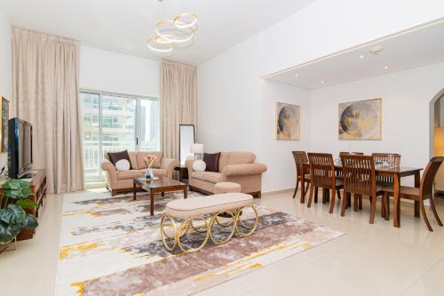 Cozy 2BR Delux Apartment in Dubai Marina - Amenities and Facilities