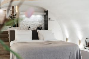Cozy Pillow - Room Types and Booking Details