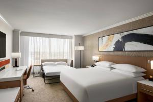 Delta Hotels by Marriott Anaheim Garden Grove - Guest Ratings and Reviews