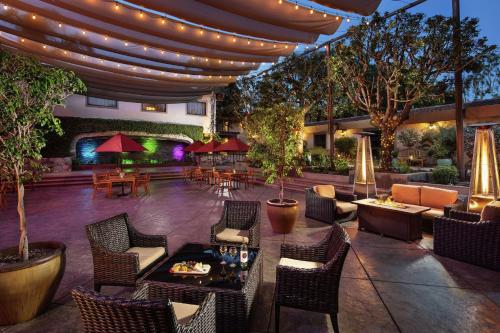 DoubleTree by Hilton Claremont - Facilities and Services