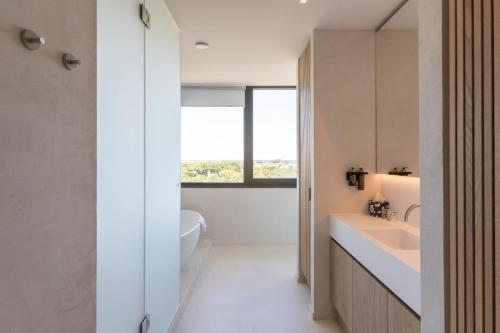 Dune Hotel Tien Torens - Room Types and Facilities