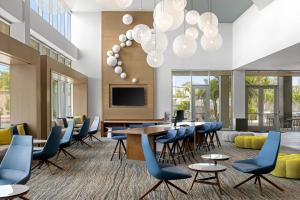 Element Anaheim Resort Convention Center - Accommodations and Amenities