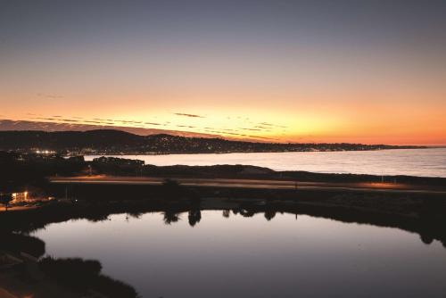 Embassy Suites by Hilton Monterey Bay Seaside - Dining and Culinary Experiences