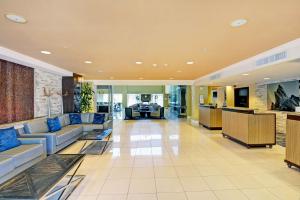 Embassy Suites Valencia - Guest Feedback and Ratings