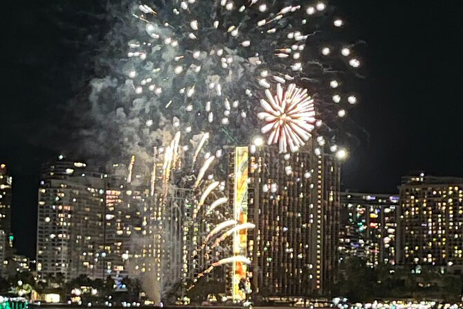 Exciting Sunset & Fireworks Cruise in Waikiki: Friday Nights - Amenities and Inclusions
