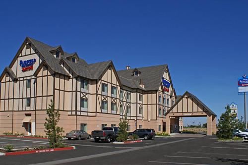 Fairfield Inn & Suites by Marriott Selma Kingsburg - Rooms and Amenities