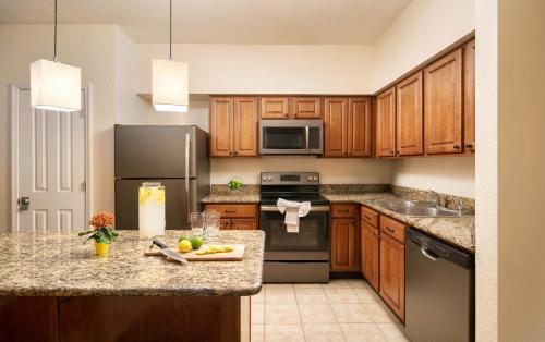 Floridays Orlando Two & Three Bed Rooms Condo Resort - Dining and Recreation