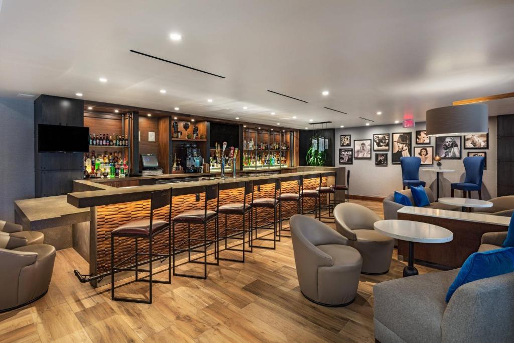 Four Points by Sheraton Los Angeles Westside - Dining Options