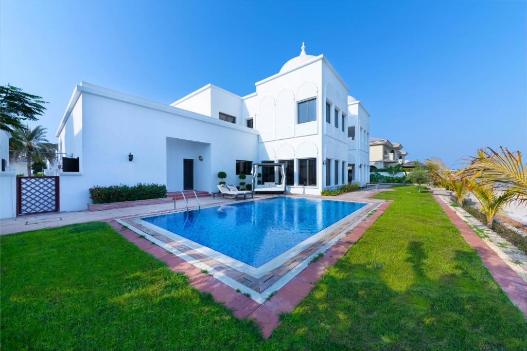 Frond K, Beachfront Signature Villas, Palm Jumeirah – Mint Stay Review