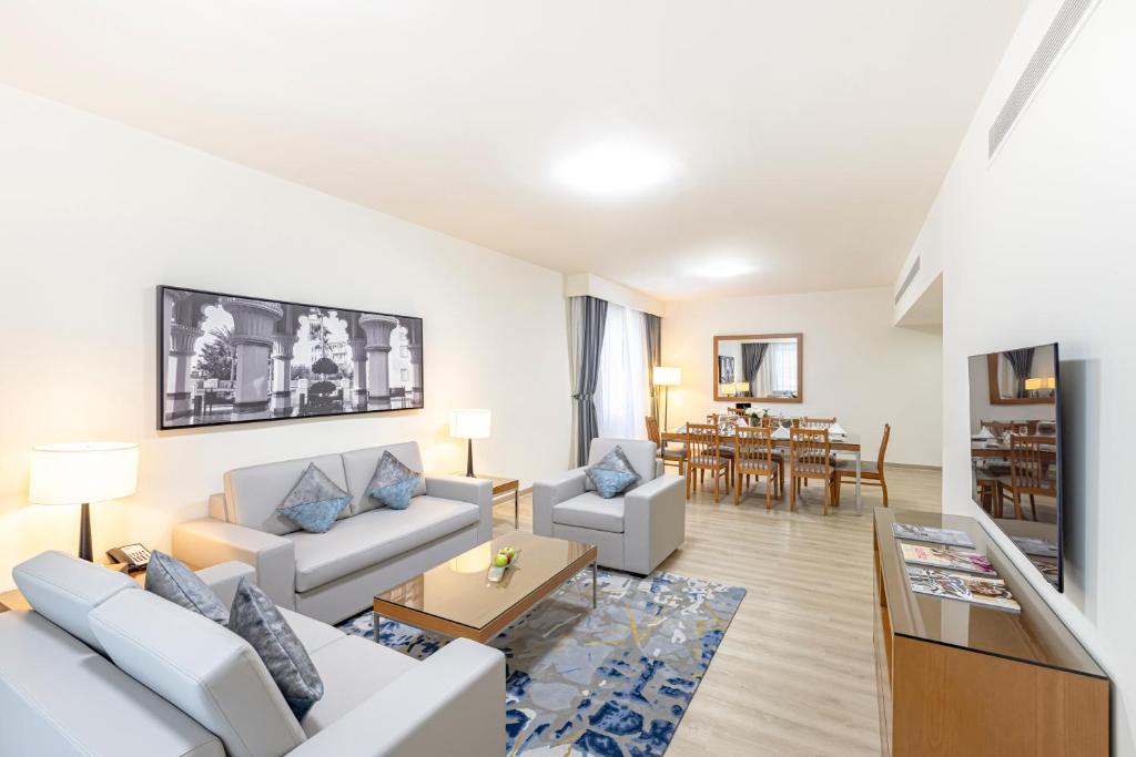 Golden Sands Suites Review