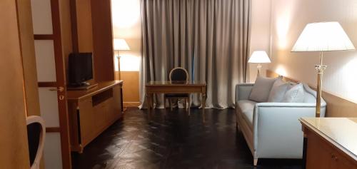 Grand Hotel De La Ville - Guest Services and Facilities