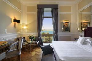 Grand Hotel Des Etrangers - Dining Options