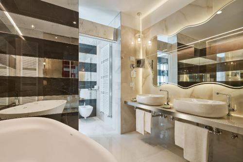 Grand Hotel Duchi D'Aosta - Amenities and Features