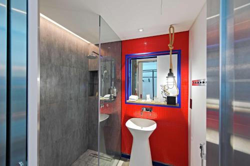 Hampton by Hilton Dubai Al Seef - On-Site Dining Options
