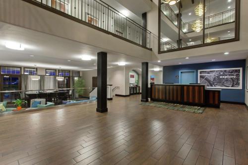 Hampton Inn Morgan Hill - Room Types and Amenities
