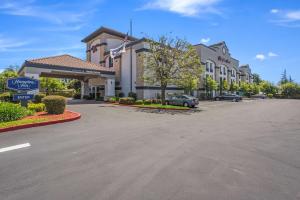 Hampton Inn Oakland-Hayward - Facilities and Amenities