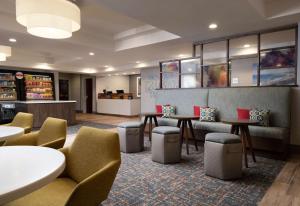 Hampton Inn San Diego/Del Mar - Room Amenities