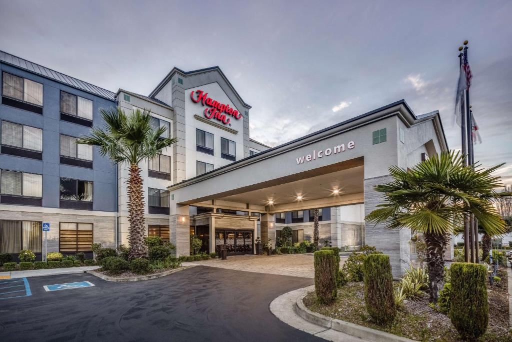 Hampton Inn San Francisco Airport - Exceptional Amenities