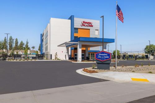 Hampton Inn & Suites Bakersfield Central - Guest Reviews and Ratings