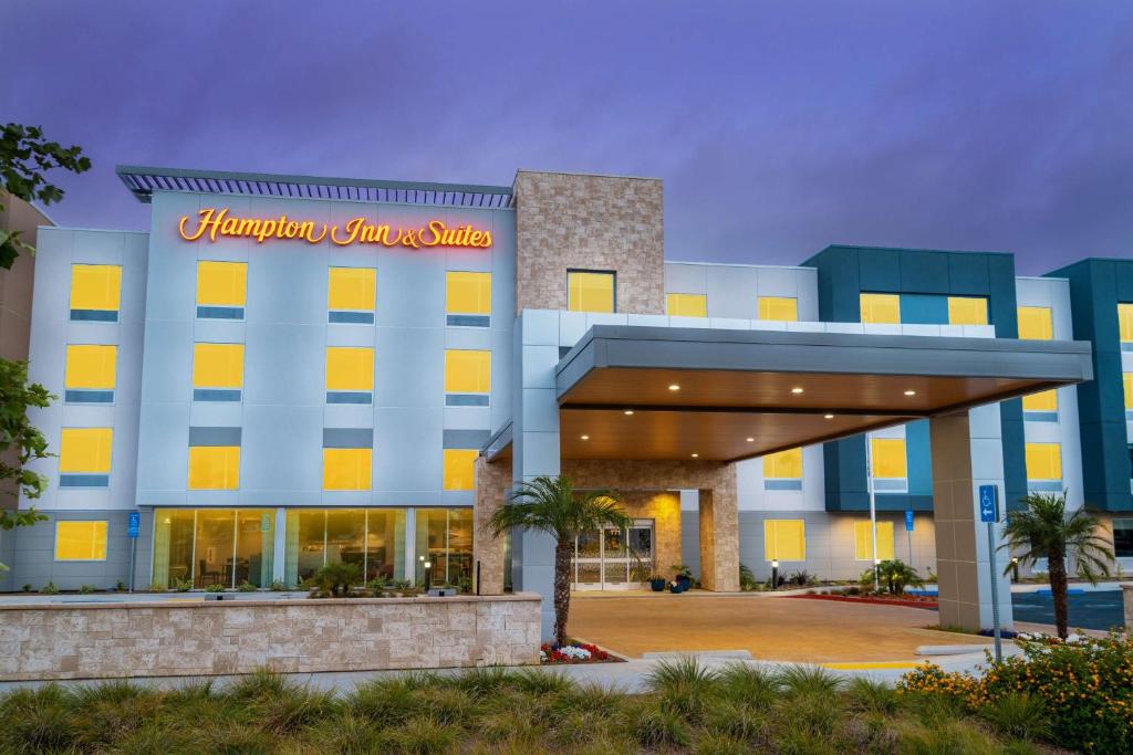 Hampton Inn & Suites Imperial Beach San Diego, Ca - Accommodations and Room Features
