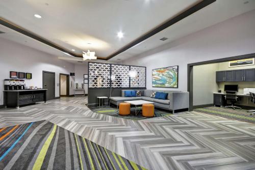Hampton Inn & Suites Los Angeles Burbank Airport - Proximity to Attractions