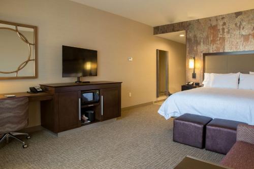 Hampton Inn & Suites Murrieta Temecula - Room Types and Features