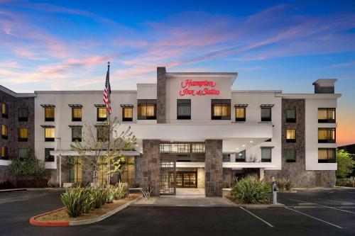 Hampton Inn & Suites - Napa, CA - Room Types and Accommodations