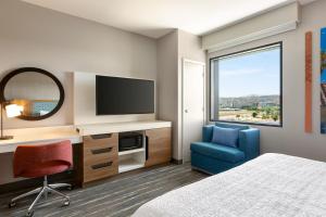 Hampton Inn & Suites San Mateo-San Francisco Airport - Impressive Amenities